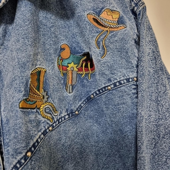 vintage acid wash denim shirtMedium sizingShoulder PadsWestern vibe - Picture 4 of 4